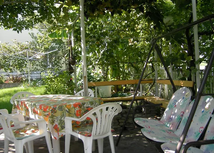 Sarokhaz בית הארחה 3*