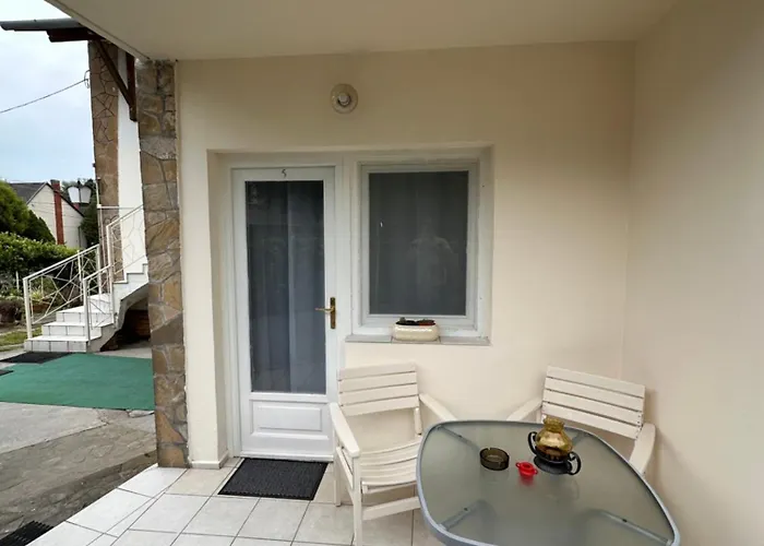 Sarokhaz 招待所 3*