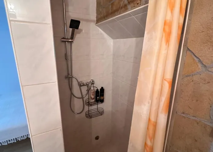 Sarokhaz 招待所 3*