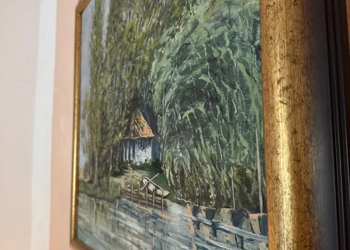 Sarokhaz 招待所 3*